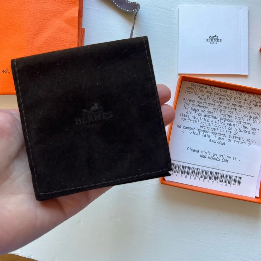 New in box authentic Hermes click h bracelet - Picture 3 of 5